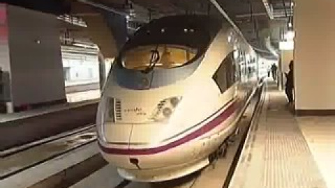 El primer AVE que sale de Barcelona El primer AVE que sale de Barcelona