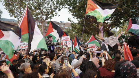Asistentes a la concentración "Detengamos masacre Gaza", a 18 de octubre de 2023 frente a la embajada de Israel en Madrid Asistentes a la concentración "Detengamos masacre Gaza", a 18 de octubre de 2023 frente a la embajada de Israel en Madrid