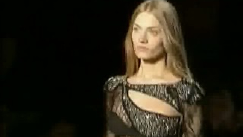 Balmain abre la temporada de desfiles de moda en París Balmain abre la temporada de desfiles de moda en París