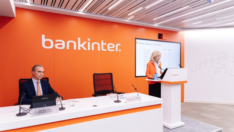 La consejera delegada de Bankinter, María Dolores Dancausa, y el director financiero, Jacobo Díaz, durante la presentación de los resultados del banco del tercer trimestre de 2023, en Madrid. — Carlos Luján / EUROPA PRESS La consejera delegada de Bankinter, María Dolores Dancausa, y el director financiero, Jacobo Díaz, durante la presentación de los resultados del banco del tercer trimestre de 2023, en Madrid. — Carlos Luján / EUROPA PRESS