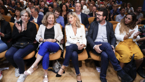La líder de Sumar y vicepresidenta del Gobierno en funciones, Yolanda Díaz, junto a la exalcaldesa de Barcelona, Ada Colau, en la presentación del dictamen sobre la amnistía este 10 de octubre de 2023 en Barcelona. La líder de Sumar y vicepresidenta del Gobierno en funciones, Yolanda Díaz, junto a la exalcaldesa de Barcelona, Ada Colau, en la presentación del dictamen sobre la amnistía este 10 de octubre de 2023 en Barcelona.