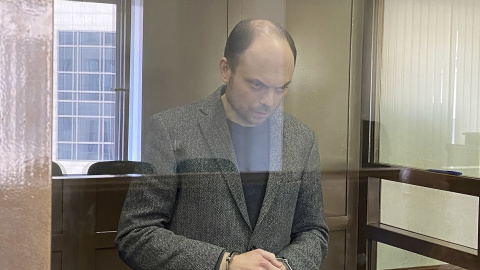 El opositor ruso Vladímir Kara-Murza durante su juicio en Moscú, a 17 de abril de 2023. El opositor ruso Vladímir Kara-Murza durante su juicio en Moscú, a 17 de abril de 2023.
