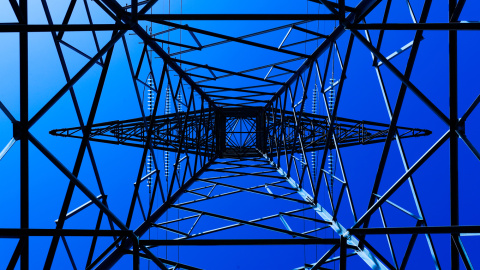 Un poste de la luz, visto desde su base Un poste de la luz, visto desde su base