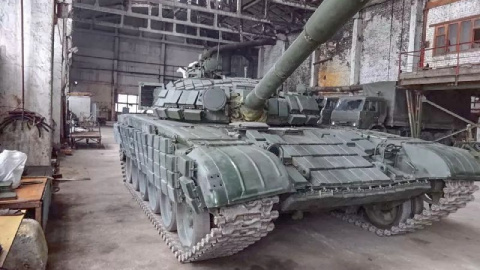 Tanque ruso T-72 en la prisión de Itzolyatsia