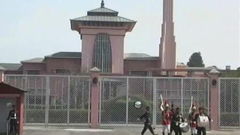 Cae el primer símbolo de la monarquía en Nepal Cae el primer símbolo de la monarquía en Nepal