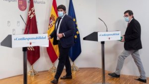 Más de 450 altos cargos y funcionarios del departamento de Salud de Murcia, además del consejero y su mujer, se vacunaron ilegalmente Más de 450 altos cargos y funcionarios del departamento de Salud de Murcia, además del consejero y su mujer, se vacunaron ilegalmente