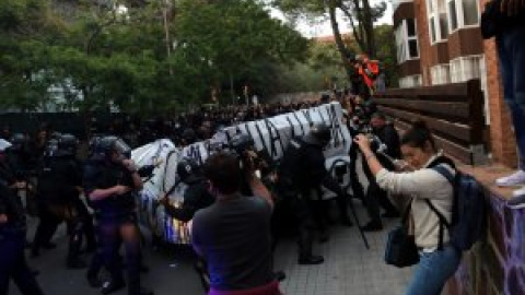 Un enorme desplegament policial blinda la Bonanova i evita enfrontaments en un barri amb molta tensió Un enorme desplegament policial blinda la Bonanova i evita enfrontaments en un barri amb molta tensió