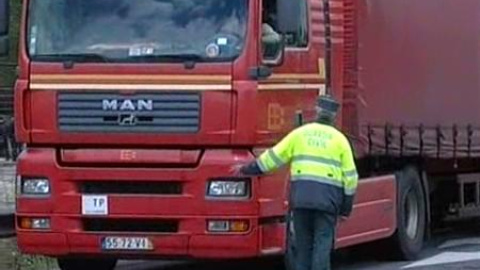 Cientos de camiones retenidos en Benavente para evitar el colapso en Madrid Cientos de camiones retenidos en Benavente para evitar el colapso en Madrid