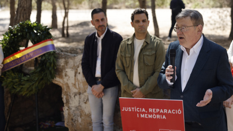 Ximo Puig participa en el acto que el PSPV-PSOE de Paterna (Valencia) celebra para conmemorar el Día de la República en el Paredón de España. Ximo Puig participa en el acto que el PSPV-PSOE de Paterna (Valencia) celebra para conmemorar el Día de la República en el Paredón de España.