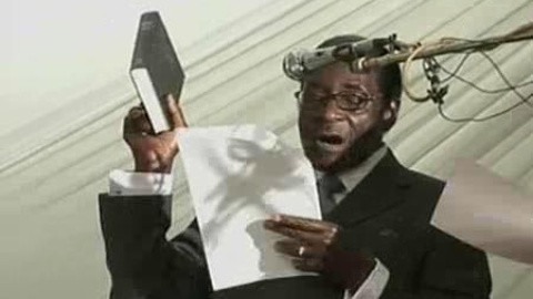 Mugabe es investido presidente de Zimbabue Mugabe es investido presidente de Zimbabue