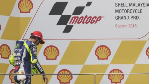 Valentino Rossi sube al podio en el Gran Premio de Malaysia. EFE//FAZRY ISMAIL Valentino Rossi sube al podio en el Gran Premio de Malaysia. EFE//FAZRY ISMAIL