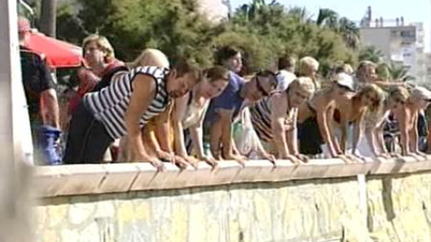 La playa y los comercios cercanos a la explosión de Torremolinos recuperan la normalidad La playa y los comercios cercanos a la explosión de Torremolinos recuperan la normalidad