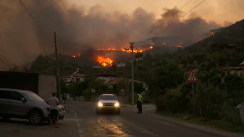Turquía logra extinguir 196 de los 208 focos de incendios contabilizados Turquía logra extinguir 196 de los 208 focos de incendios contabilizados