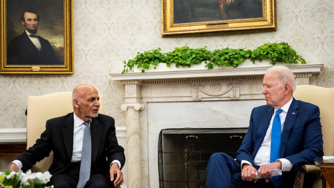 El presidente de EEUU, Joe Biden, junto al presidente de Afganistán, Ashraf Ghani, en la Casa Blanca.