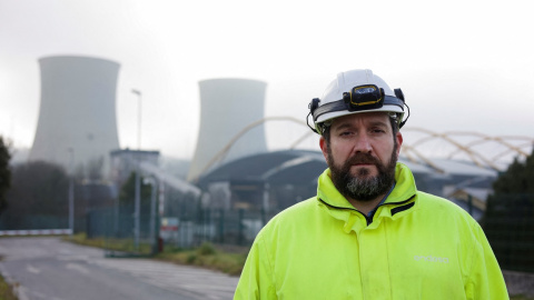 Marcos Higinio Prieto, uno de los trabajadores de la central térmica de As Pontes, posa en el exterior de la planta. REUTERS/Miguel Vidal Marcos Higinio Prieto, uno de los trabajadores de la central térmica de As Pontes, posa en el exterior de la planta. REUTERS/Miguel Vidal