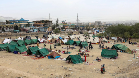 Un campamento en un parque de Kabul, la capital de Afganistán, de personas desplazadas tras el avance de los talibanes. EFE/EPA/HEDAYATULLAH AMID Un campamento en un parque de Kabul, la capital de Afganistán, de personas desplazadas tras el avance de los talibanes. EFE/EPA/HEDAYATULLAH AMID