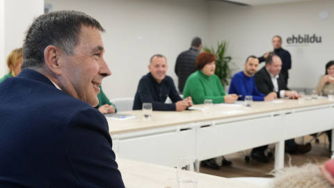 El coordinador general de EH Bildu, Arnaldo Otegi, durante la reunión de su Mesa Política, en su sede en San Sebastián. E.P./Unanue El coordinador general de EH Bildu, Arnaldo Otegi, durante la reunión de su Mesa Política, en su sede en San Sebastián. E.P./Unanue