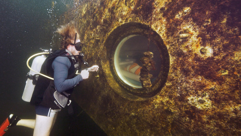 Foto de la Oficina de Noticias de los Cayos de Florida, donde aparece el explorador de buceo e investigador médico Joseph Dituri. Foto de la Oficina de Noticias de los Cayos de Florida, donde aparece el explorador de buceo e investigador médico Joseph Dituri.
