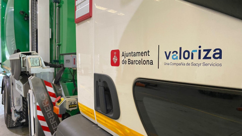 Un camión de Valoriza para el servicio de recogida de basuras en Barcelona. Un camión de Valoriza para el servicio de recogida de basuras en Barcelona.
