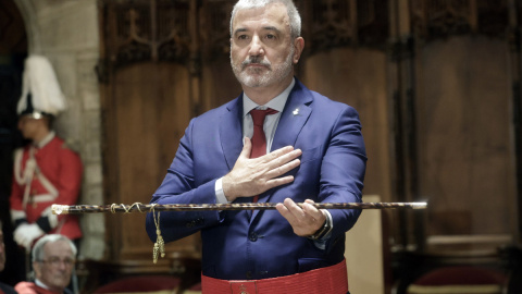 El socialista Jaume Collboni con el bastón de mando tras ser elegido este sábado nuevo alcalde de Barcelona, a 17 de junio de 2023. El socialista Jaume Collboni con el bastón de mando tras ser elegido este sábado nuevo alcalde de Barcelona, a 17 de junio de 2023.