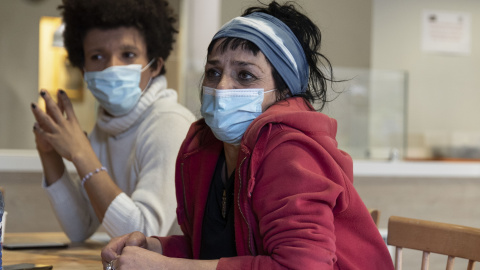 Les dues usuàries durant l'entrevista. Les dues usuàries durant l'entrevista.