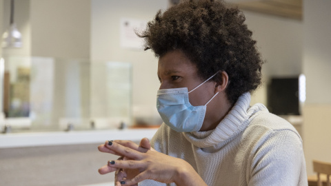 La Daniela, durant la conversa. La Daniela, durant la conversa.