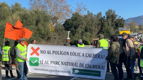 La manifestació contra el macroparc eòlic de l'Albera. La manifestació contra el macroparc eòlic de l'Albera.