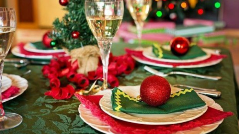 Una mesa decorada para la Navidad. Una mesa decorada para la Navidad.