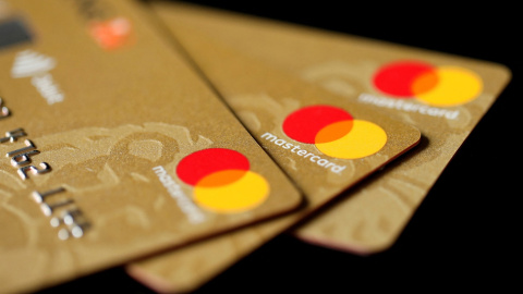 Varias tarjetas de Mastercard. REUTERS/Benoit Tessier/Illustration Varias tarjetas de Mastercard. REUTERS/Benoit Tessier/Illustration