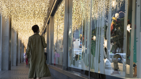 Un establecimiento de El Corte Inglés de Sevilla decorado con las luces navideñas. E.P./María José López Un establecimiento de El Corte Inglés de Sevilla decorado con las luces navideñas. E.P./María José López