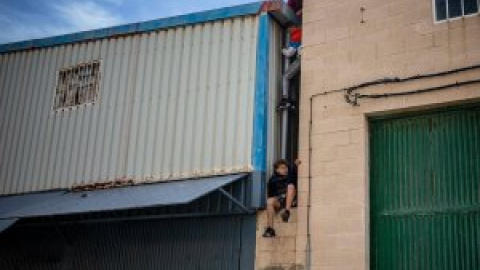 Ceuta levanta otra nave de la vergüenza atestada de cientos de niños marroquíes Ceuta levanta otra nave de la vergüenza atestada de cientos de niños marroquíes