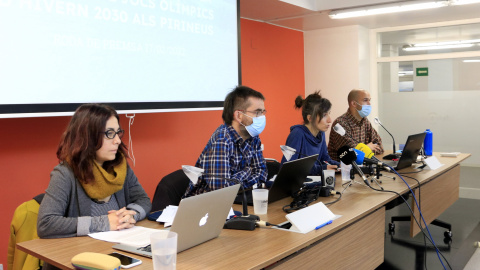 La doctora en Ciències Ambientals Federica Ravera; l'arqueòleg Ermengol Gassiot; l'experta en Prehistòria Ariadna Nieto i l'investigador en Ciències Naturals Andreu Ubach presenten a Barcelona un manifest científic sobre uns Jocs Olímpics als Pirine La doctora en Ciències Ambientals Federica Ravera; l'arqueòleg Ermengol Gassiot; l'experta en Prehistòria Ariadna Nieto i l'investigador en Ciències Naturals Andreu Ubach presenten a Barcelona un manifest científic sobre uns Jocs Olímpics als Pirine