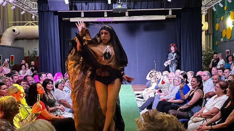 Traje drag de 'la Virgen de Logroño' con motivo de los actos del Orgullo, a 20 de junio de 2023. Traje drag de 'la Virgen de Logroño' con motivo de los actos del Orgullo, a 20 de junio de 2023.