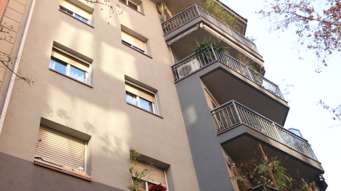 8-1-2024 L'edifici del carrer de Navas de Tolosa on els Mossos d'Esquadra investiguen la mort violenta d'una dona 8-1-2024 L'edifici del carrer de Navas de Tolosa on els Mossos d'Esquadra investiguen la mort violenta d'una dona