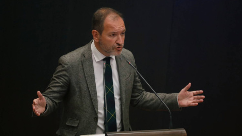 El delegado de Desarrollo Urbano, Mariano Fuentes, interviene en una sesión plenaria del Ayuntamiento de Madrid en el Palacio de Cibeles, a 26 de octubre de 2021, en Madrid.