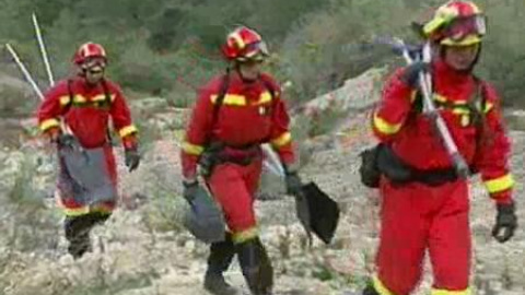 Los bomberos dan por controlados los incendios de Valencia y Alicante Los bomberos dan por controlados los incendios de Valencia y Alicante