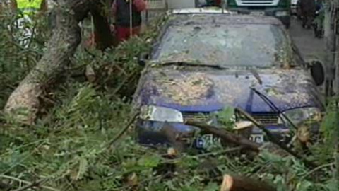 25 heridos tras el paso de un tornado por Málaga 25 heridos tras el paso de un tornado por Málaga