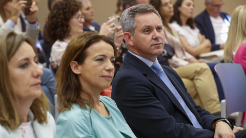 El ministro de Sanidad, José Manuel Miñones (d), asiste al evento del Día Nacional del Donante 2023 este martes, en Madrid, a 6 de junio. El ministro de Sanidad, José Manuel Miñones (d), asiste al evento del Día Nacional del Donante 2023 este martes, en Madrid, a 6 de junio.