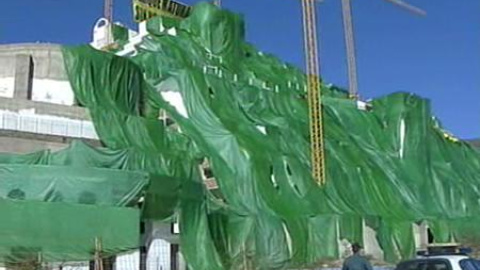 Greenpeace "borra" el hotel de el Algarrobico Greenpeace "borra" el hotel de el Algarrobico