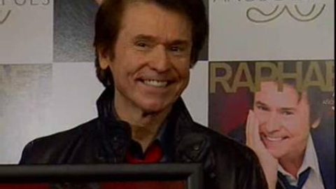 Raphael recibe el Disco de Platino Raphael recibe el Disco de Platino