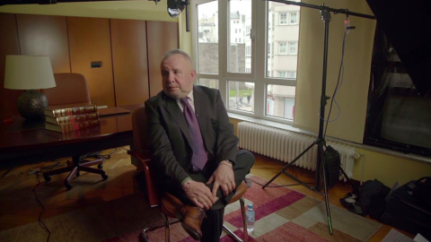 Fotograma de Made you look. Fotograma de Made you look.