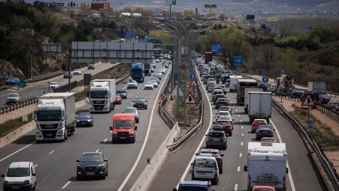 Retenciones en las salidas de las principales ciudades con motivo de los desplazamientos por las vacaciones de Semana Santa. Retenciones en las salidas de las principales ciudades con motivo de los desplazamientos por las vacaciones de Semana Santa.