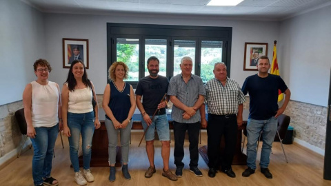 Els set regidors de Ribera d'Ondara després del ple d'investidura amb l'alcalde del PSC al mig Els set regidors de Ribera d'Ondara després del ple d'investidura amb l'alcalde del PSC al mig