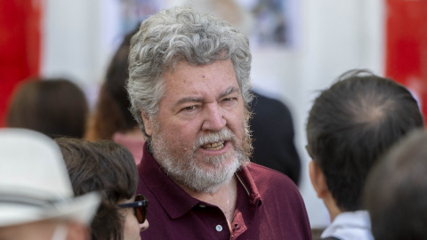 El diputado de Unidas Podemos en el Congreso, Juantxo López de Uralde, se manifiesta a favor de la vegetación urbana en Arganzuela, a 6 de mayo de 2023. El diputado de Unidas Podemos en el Congreso, Juantxo López de Uralde, se manifiesta a favor de la vegetación urbana en Arganzuela, a 6 de mayo de 2023.