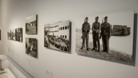 Fotografías expuestas en la muestra 'El tragaluz democrático'. Fotografías expuestas en la muestra 'El tragaluz democrático'.