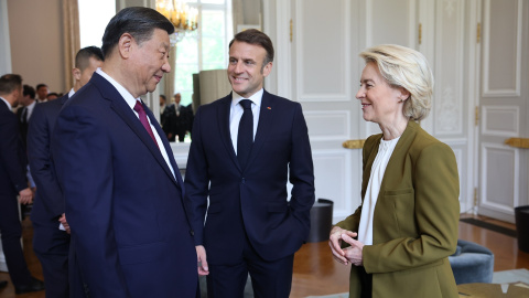 El presidente chino, Xi Jinping, el mandatario francés, Emmanuel Macron y la presidenta de la Comisión Europea, Ursula von der Leyen, en París, a 8 de mayo de 2024. El presidente chino, Xi Jinping, el mandatario francés, Emmanuel Macron y la presidenta de la Comisión Europea, Ursula von der Leyen, en París, a 8 de mayo de 2024.