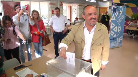 Fernández desea una "altísima participación" y pide que los catalanes voten "con alegría" Fernández desea una "altísima participación" y pide que los catalanes voten "con alegría"