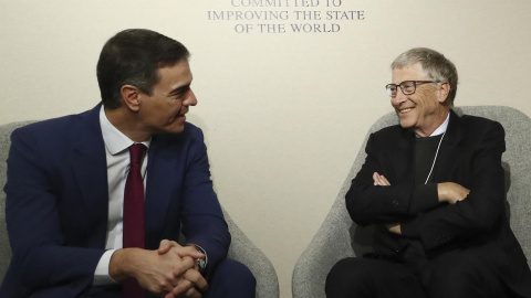 El presidente del Gobierno, Pedro Sánchez (i), se reúne con el copresidente de la Fundación Bill & Melinda Gates, Bill Gates, en Davos (Suiza) en el marco del Foro Económico Mundial de Davos El presidente del Gobierno, Pedro Sánchez (i), se reúne con el copresidente de la Fundación Bill & Melinda Gates, Bill Gates, en Davos (Suiza) en el marco del Foro Económico Mundial de Davos