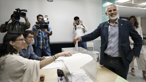 El candidato de CS a la presidencia de la Generalitat, Carlos Carrizosa votó en el colegio electoral instalado en el Instituto de Educación Continua (UPF) del barrio de L,Eixample de Barcelona. El candidato de CS a la presidencia de la Generalitat, Carlos Carrizosa votó en el colegio electoral instalado en el Instituto de Educación Continua (UPF) del barrio de L,Eixample de Barcelona.