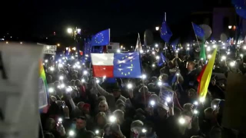 Multitudinaria manifestación en Polonia a favor de la permanencia en la Unión Europea Multitudinaria manifestación en Polonia a favor de la permanencia en la Unión Europea